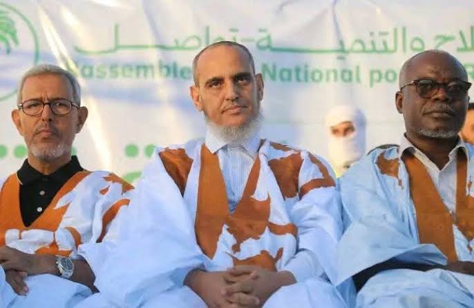 13_atan's tweet photo. من حق حزب تواصل معارضة السياسات الحكومية، ومن حق المواطنين معرفة البدائل التي يقترحها وكيفية تطبيقها عمليًا إذا أتيحت له فرصة تولي المسؤولية. https://t.co/flrb0Aa1nh