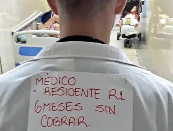 LaloUrbanoM's tweet photo. Ésta imagen se publicó el 1 de septiembre del 2019, para ese momento @lopezobrador_ ya había recortado gran parte del presupuesto de salud, ya había el desabasto de medicamentos que sigue hasta hoy porque López Obrador canceló las compras consolidadas, por cierto la que accionó la orden y canceló esas compras tan fundamentales para la salud de los mexicanos fue la mafiosa Raquel Buenrostro que hoy está en el gabinete de @Claudiashein

La cifra de mexicanos que han muerto por culpa del desmantelamiento del sector salud desde que llegó López Obrador, es incalculable.
