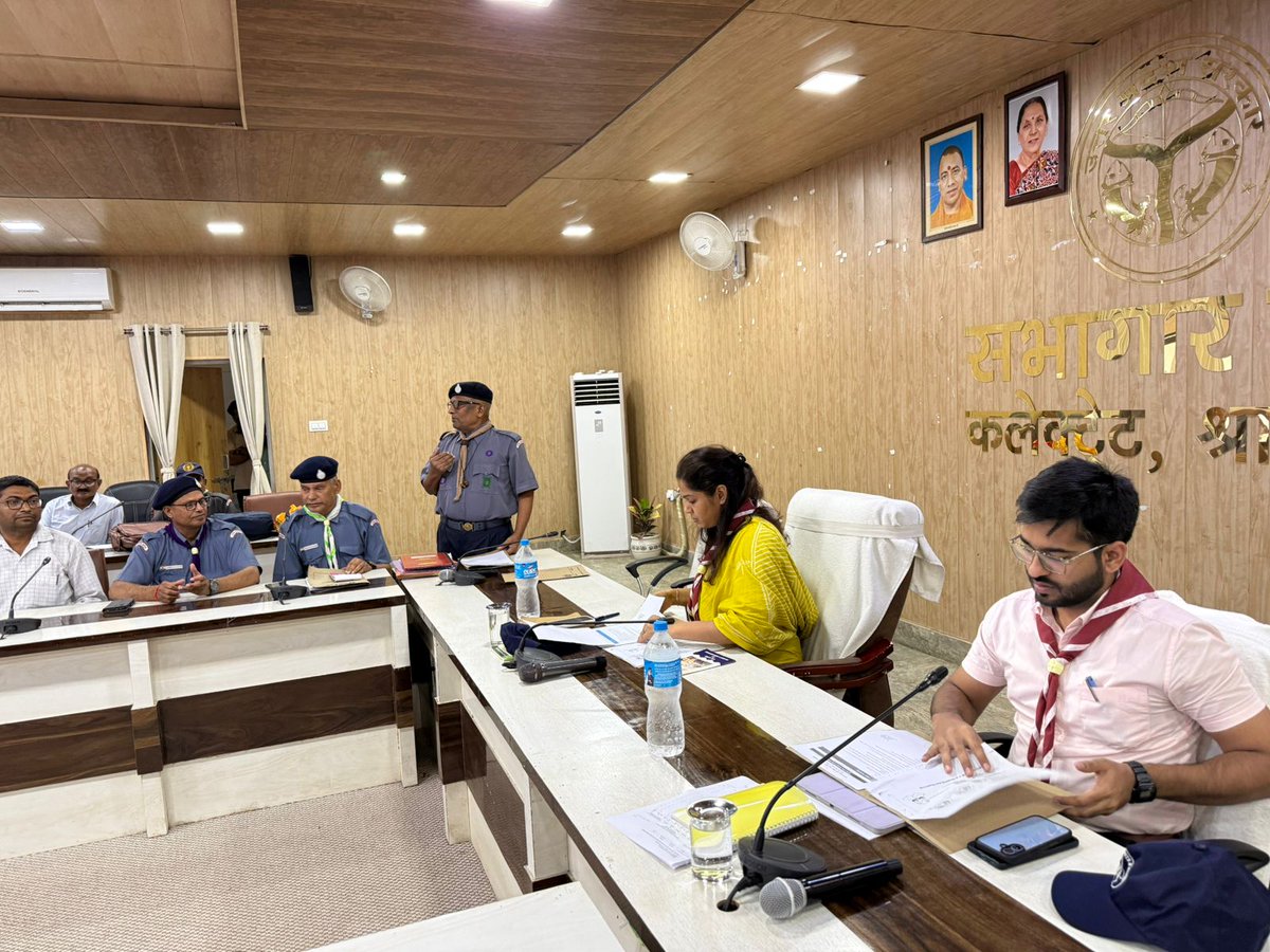 dmshravasti's tweet photo. जिलाधिकारी अन्नपूर्णा गर्ग की अध्यक्षता में ’स्काउट एवं गाइड’ की जिला स्तरीय बैठक आयोजित की गई। स्काउट एवं गाइड गतिविधियों का प्रभावी संचालन सुनिश्चित करना, विद्यालयों में छात्र-छात्राओं की सहभागिता बढ़ाना और आगामी कार्यक्रमों की तैयारियों पर विस्तार से चर्चा की गई। @CMOfficeUP https://t.co/wkoRNFT8xs