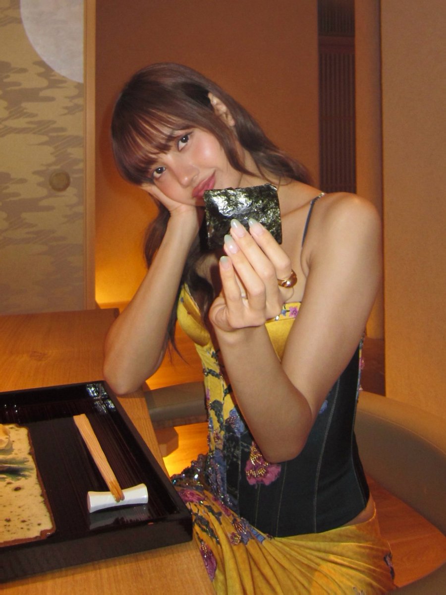 MangoWiki's tweet photo. This lighting. This dress. That piercing gaze. LISA has absolutely ruined every other human being for me. You are a masterpiece that I would cross oceans for. I’ll be in the corner staring at this picture for the next 48 hours. 🥹✨💛

#LISA #BLACKPINK https://t.co/e39oXCAc8O