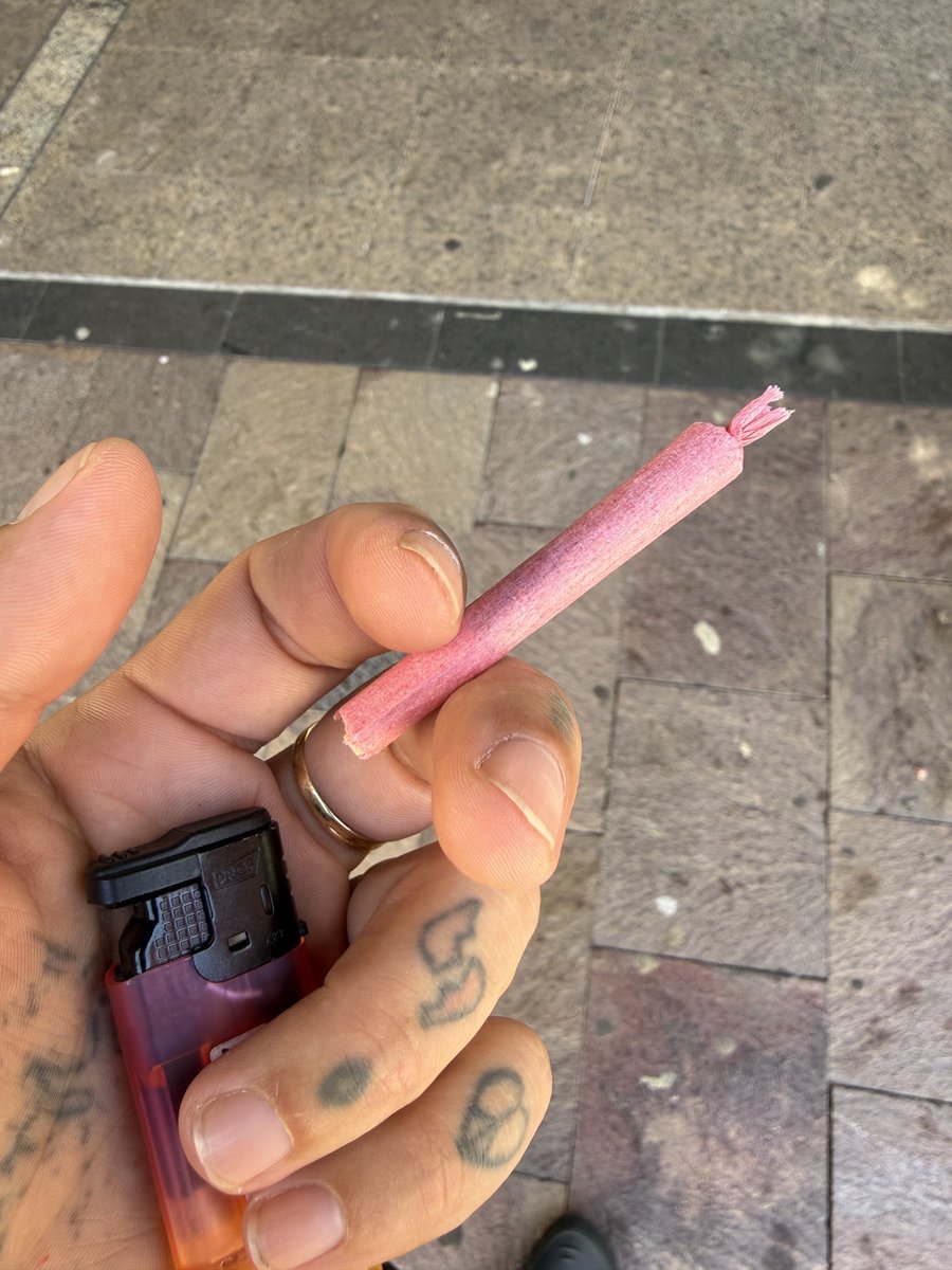666Bombita's tweet photo. Pink blunt. Pink aura. Piña colada. 🥥🍍💗
#vacation #pink #behigh 😮‍💨 https://t.co/15UCVwFdMa