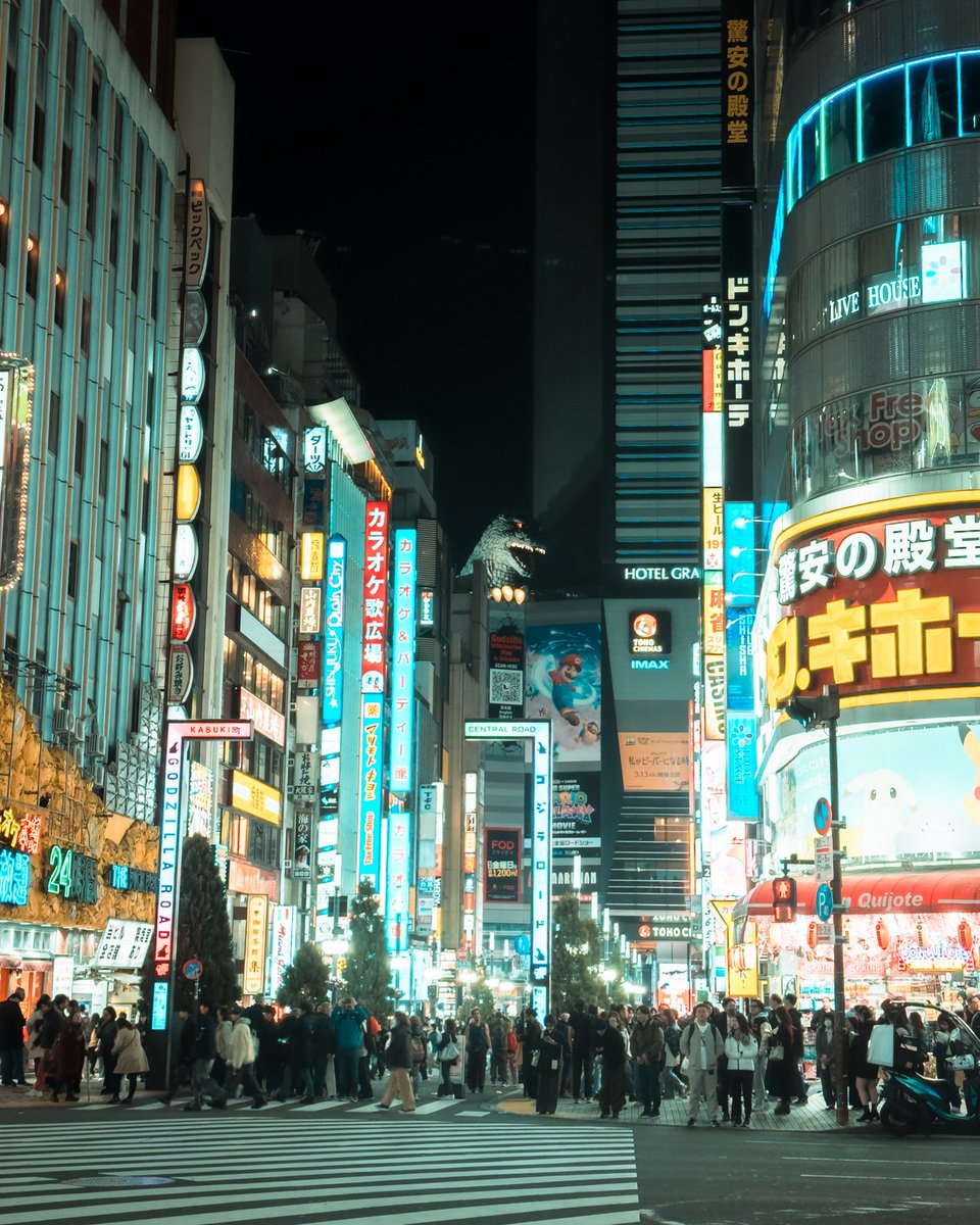 NobukoGillet's tweet photo. Neon lights, endless crowds, and a city that never slows down. No exclusive access or expensive gear—just a camera, a walk through Tokyo, and an eye for moments hidden in the chaos. That’s SeatSide Studio. Tokyo, Japan. https://t.co/NZUOtspLAQ