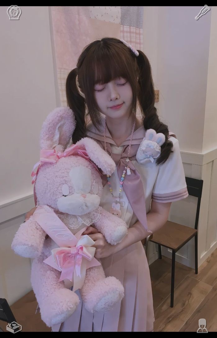 GOUTAMKUMA10130's tweet photo. 👼Cloth pouchVanilla milkElara fastened the locket about her neck, sensing its gentle heat on her skin, and whispered, “I’ll also hold onto it—as a token of her, of him, of an enduring love that never fades, regardless of the years that slip by.” https://t.co/vNlHEGhXzZ