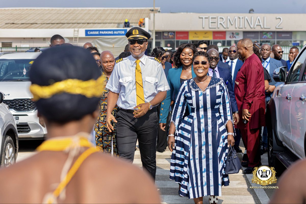 togbeafedexiv's tweet photo. Africa World Airlines (AWA) has resumed direct flights between Accra and Abidjan after a COVID-19-induced suspension.

Togbe Afede XIV, Founder and Board Chairman of AWA, joined the relaunch ceremony.

#AWA #AccraAbidjan https://t.co/pBHTD3NT2c