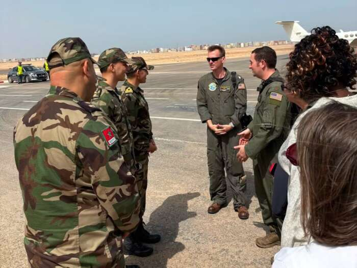 MoroccoIntel's tweet photo. 🇲🇦🇺🇸| Hier, une délégation de hauts responsables militaires américains de l’ambassade des États-Unis à Rabat s’est aussi rendue au port atlantique de Dakhla au Sahara 🇲🇦 pour examiner les infrastructures maritimes de la région et échanger sur son importance stratégique, sa connectivité, son développement économique et les priorités communes en matière de sécurité.

Cette visite intervient quelques semaines après celle, à la mi-août, d’une délégation économique et politique de l’ambassade américaine au même port, illustrant l’intérêt croissant de Washington pour les projets stratégiques et le potentiel économique de Dakhla au Sahara 🇲🇦.