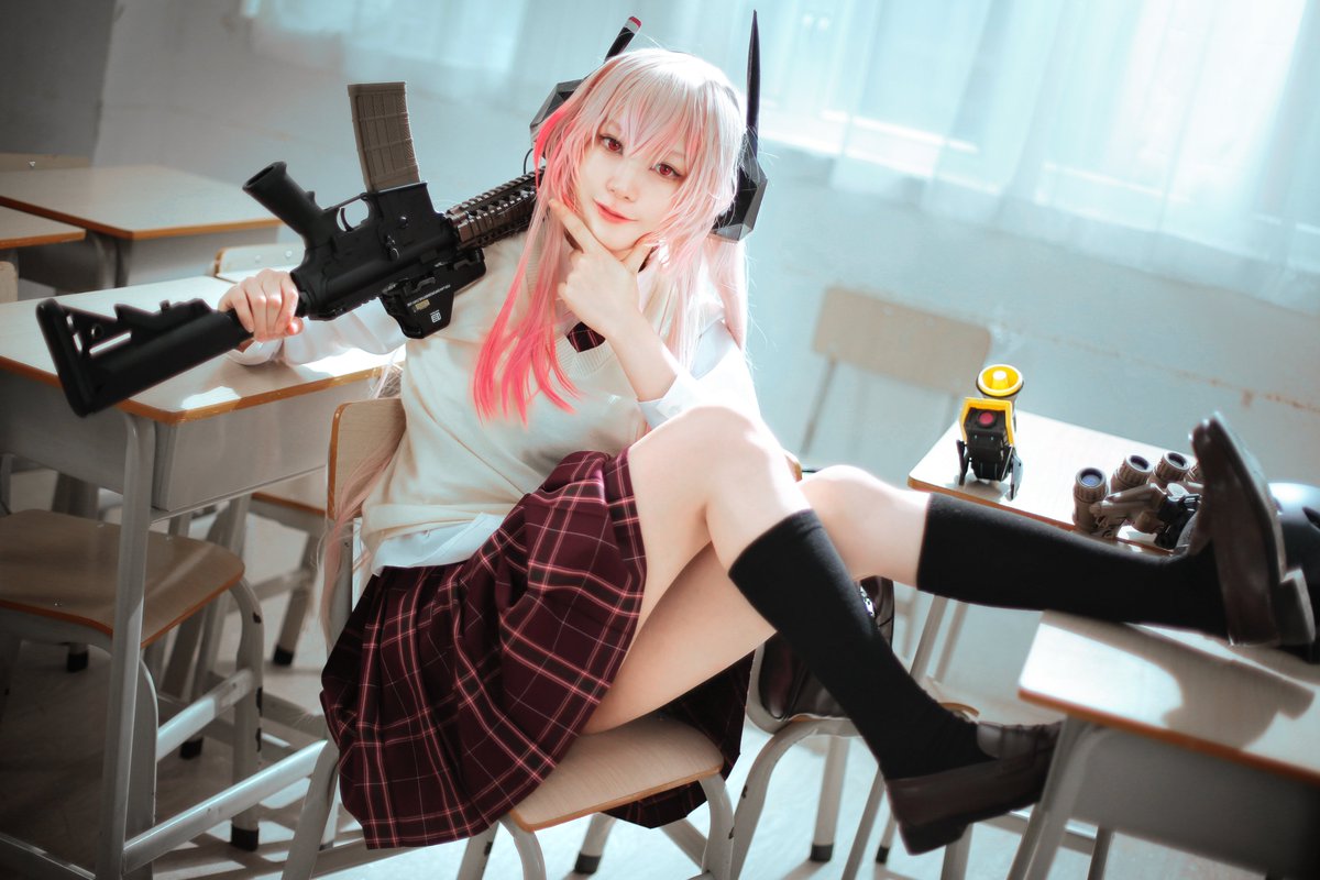 hanashiki19's tweet photo. ◤   JK SOPPO!  ◢

Outfit design by @YunZhao22543 !
Go check out the original artworks🥰

Added my own details ➔ Built banana by herself &amp; brings it everywhere. Glasses with no lenes, but they make her look smarter in a sec, don't they?

📸 - @bkxiv1 

#ドルフロ #Girlsfrontline https://t.co/uSiUkl38HV