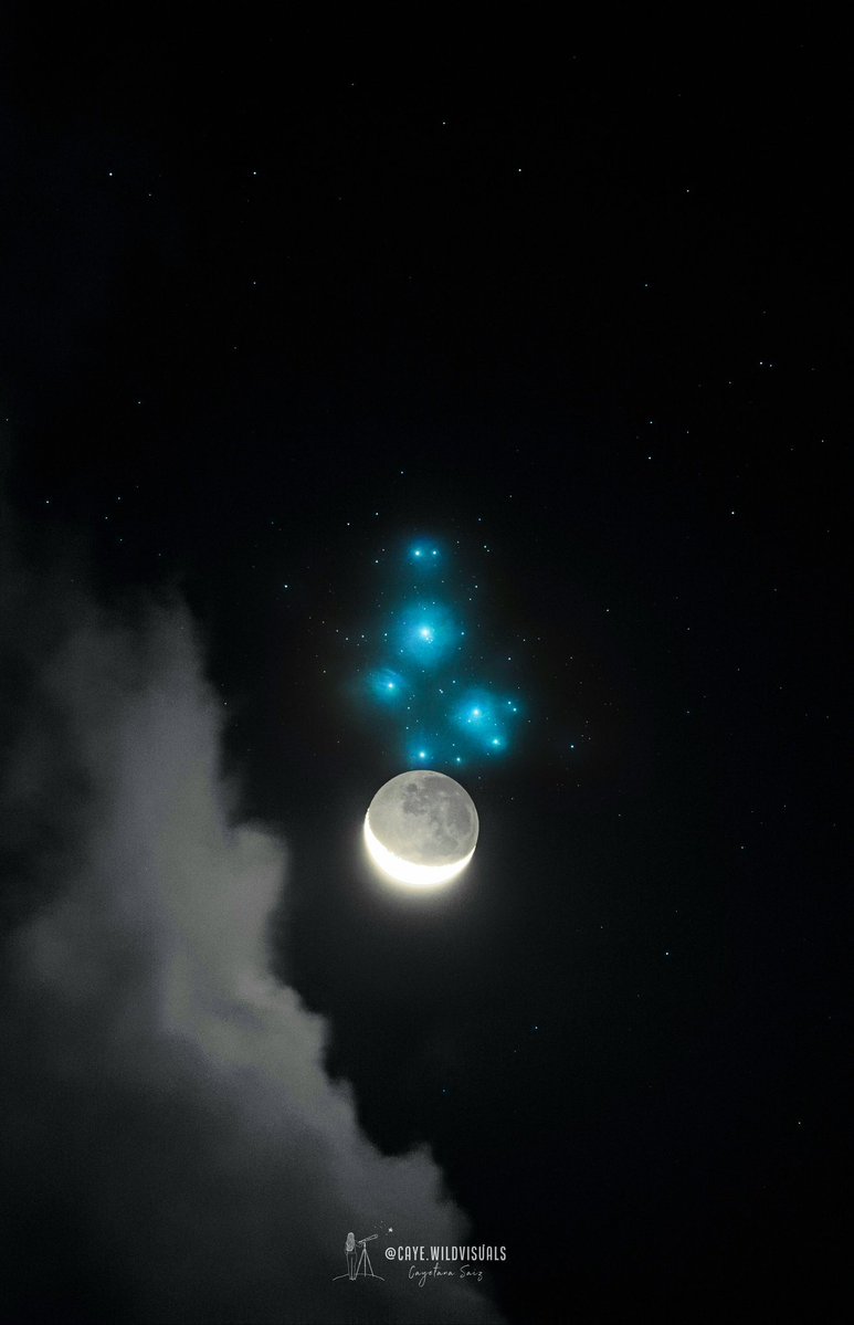 NightSkyToday's tweet photo. Moon Meets The Seven Sisters https://t.co/e9YEYlFjzQ