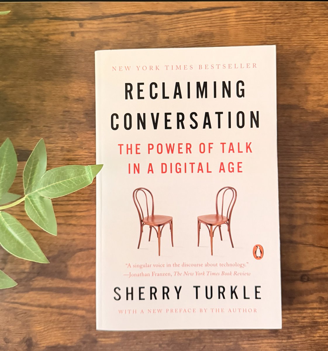 AbdulahAlAsmary's tweet photo. شيري تيركل Sherry Turkle من الباحثات الثقات اللائي يسند القول بالدليل والبرهان. تناقش في هذا الكتاب الجميل أهمية العودة إلى عصر ما قبل تغول الشبكات الإجتماعية عندما كان الناس يتجاذبون أطراف الحديث في كل حين ووقت. تعمل شيري أستاذة في قسم علم الإجتماع في جامعة MIT العريقة. 

سأحدثكم عن هذا الكتاب أكثر بعد الفراغ من قراءته 💐💐
