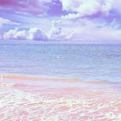 MagdalenaAlm's tweet photo. 🌹 🍬 🧳 That moment when you realize it s Friday tomorrow https://t.co/p4OKNS6lCo