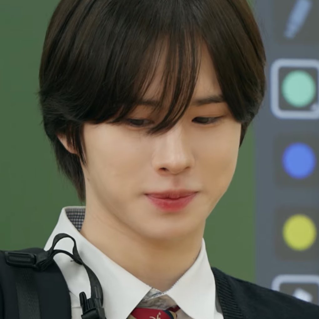 sinrangrang's tweet photo. 졸업과 동시에 베드인 하는데 등만져서 기어코 연하 울리는 일년 꿇은 형 https://t.co/V5dy366a6b