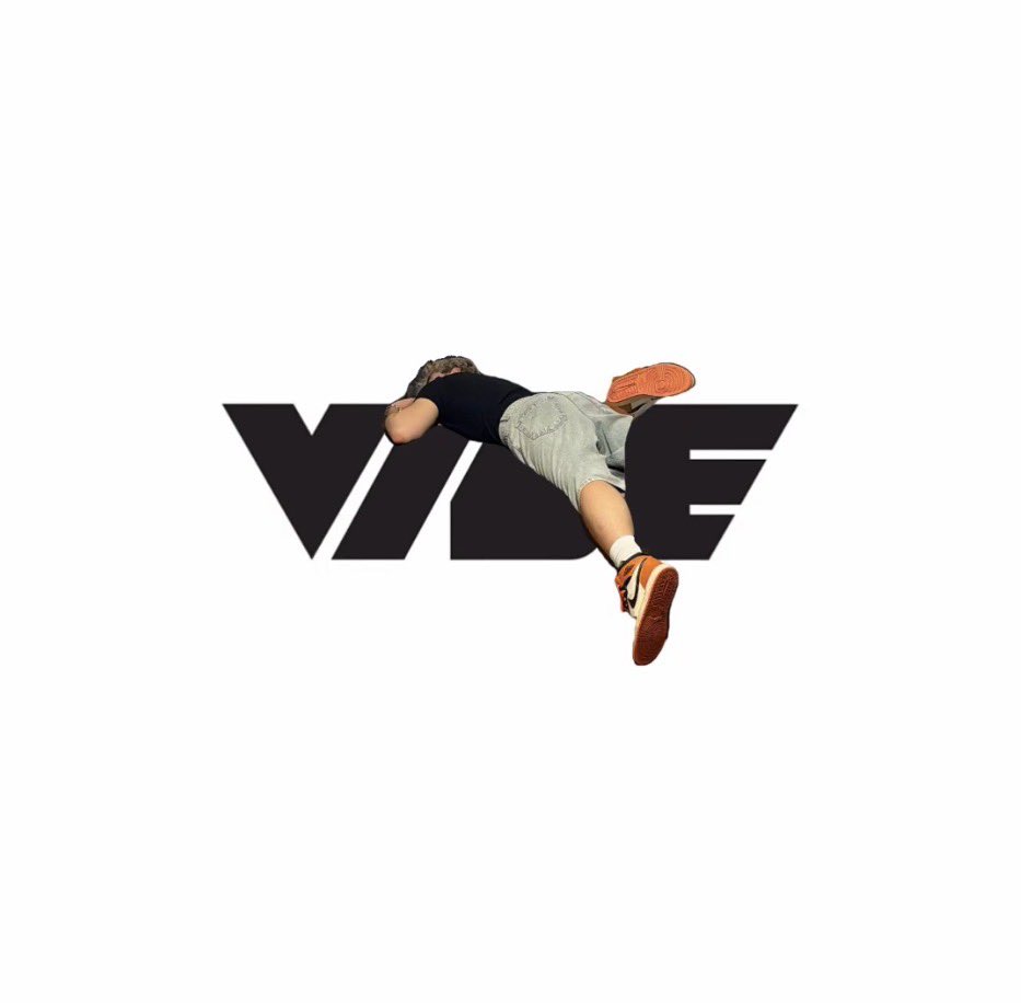 ellyxxas's tweet photo. Sen güneşli odayı al ben zaten vibe logosunun üstünde uyurum https://t.co/zUfITV7UdG