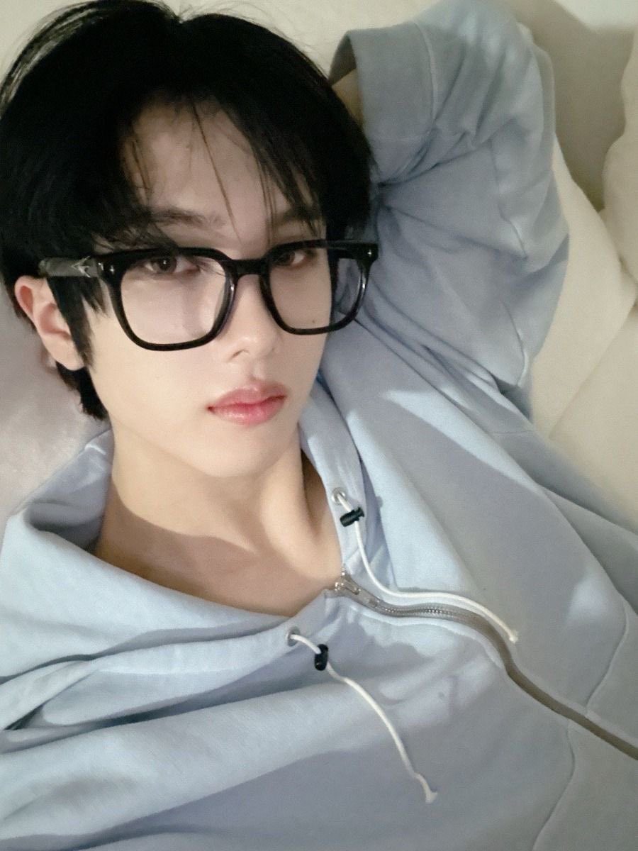 haechaniieeluvr's tweet photo. ˚. ᵎᵎ does hyung do this to you?

a #jihyuck ( not so ) mini au https://t.co/8LGeDOsKpI