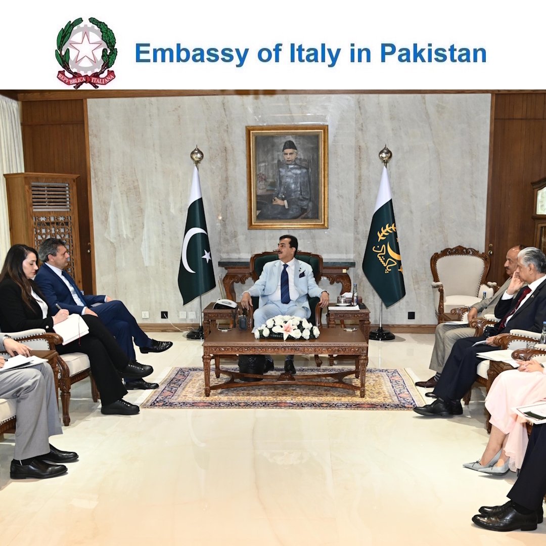 ItalyinPakistan's tweet photo. It was a pleasure to meet H.E. Syed Yousaf Raza Gilani, Chairman of the Senate and Acting President of Pakistan, for a fruitful exchange of views on bilateral relations between Italy and Pakistan. 🇮🇹🇵🇰
#ItalyEmbassyIslamabad #PakistanItalyRelations
#ItalyPakistanFriendship https://t.co/nhY11ImiIf