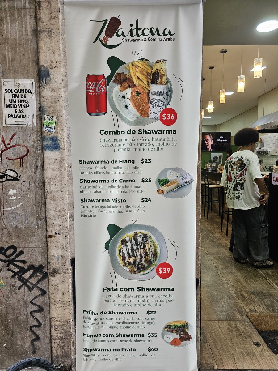 matheuslaneri's tweet photo. Segui a recomendação do Twitter e almocei no Zaitona, comida árabe feita por Palestinos que fica na Rua Marconi n°45 , na República. Combo de shawarma de falafel, batata frita, além de molho de pimenta e alho. Perfeito e tudo ótimo. Tem esfihas, não pedi mas pretendo voltar https://t.co/Uo8sIg4aHh