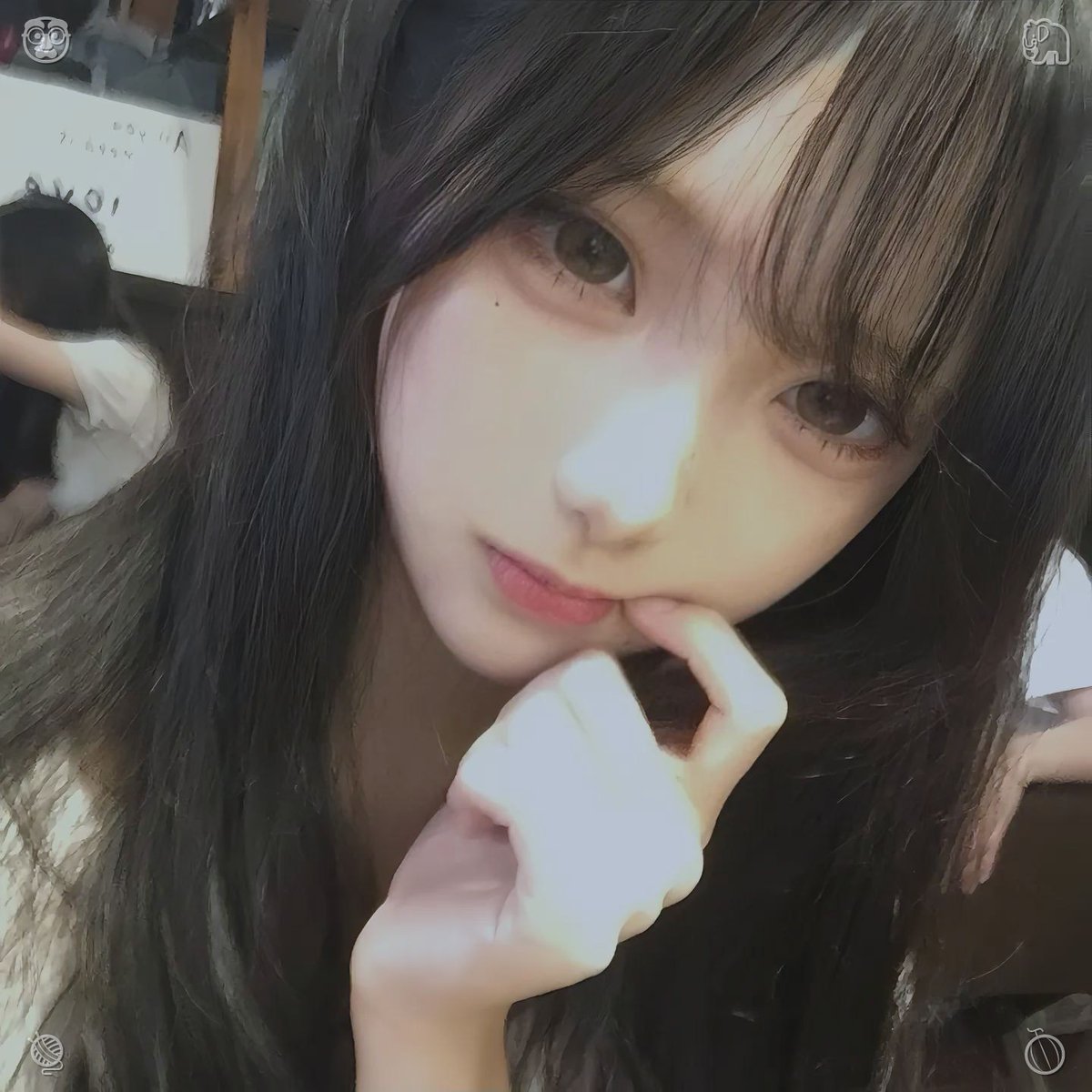 pecorabbit's tweet photo. 😋Celebrating a darts win with friends brings pure happiness—never measure your personal journey against those around you. Some blossom sooner, others ripen later; trust your own pace and steer clear of needless worry from comparing yourself to others. https://t.co/OzQ8j1DIId