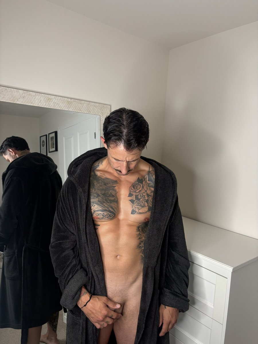 Bennyinked's tweet photo. This could come all off with only one click 😈 https://t.co/LU2qekKjDX