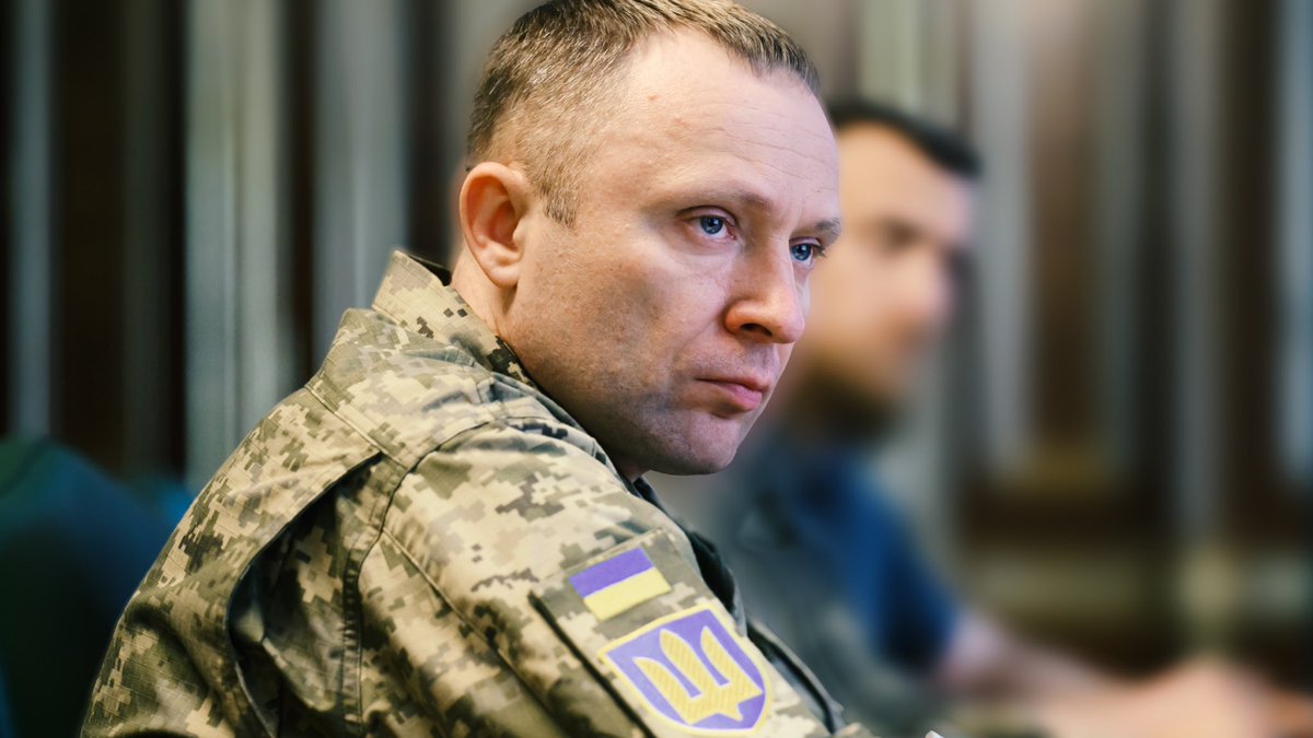 Kyrylo_Budanov's tweet photo. Кремль свідомо обрав шлях ескалації, перетворивши 1 вересня на черговий день терору проти українських дітей та цивільної інфраструктури. Керуючись правом на самооборону, Україна дасть жорстку та пропорційну відповідь. Повністю підтримую рішення Президента та Верховного Головнокомандувача Володимира Зеленського.   

Російське небо більше не є безпечним. Це нова реальність, про яку ми офіційно попереджаємо міжнародні авіакомпанії, страховиків та партнерів. Наші далекобійні засоби системно відпрацьовуватимуть по військових цілях на території ворога.

Ми поважаємо дипломатичні зусилля партнерів і готові забезпечувати точкові паузи виключно для реальних кроків до завершення війни. Але доки триває агресія, українські дрони й ракети господарюватимуть у російському небі.

Слава Україні!
