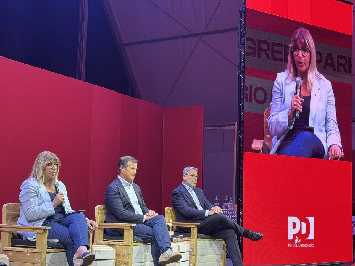 CislNazionale's tweet photo. #DanielaFumarola alla Festa Nazionale dell’Unità: «Ciò che accade a livello internazionale  si ripercuote subito su famiglie e lavoratori. Gli interventi d'emergenza non bastano: serve una politica europea unitaria e misure strutturali per l'indipendenza energetica.
Occorrono aiuti selettivi a chi è più fragile, un contributo di solidarietà sugli extraprofitti e risposte concrete su salari e pensioni nella prossima manovra».