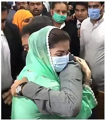 ZafarItaly's tweet photo. پانی نکالنے کی حرام کوشش😂 https://t.co/LVSJ6aHKqf