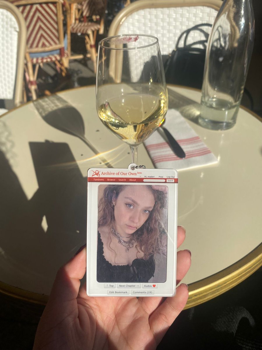 hansquitto's tweet photo. amo minha fã que me levou pra paris (sinto falta dela todos os dias) https://t.co/xXyuGFhJMk
