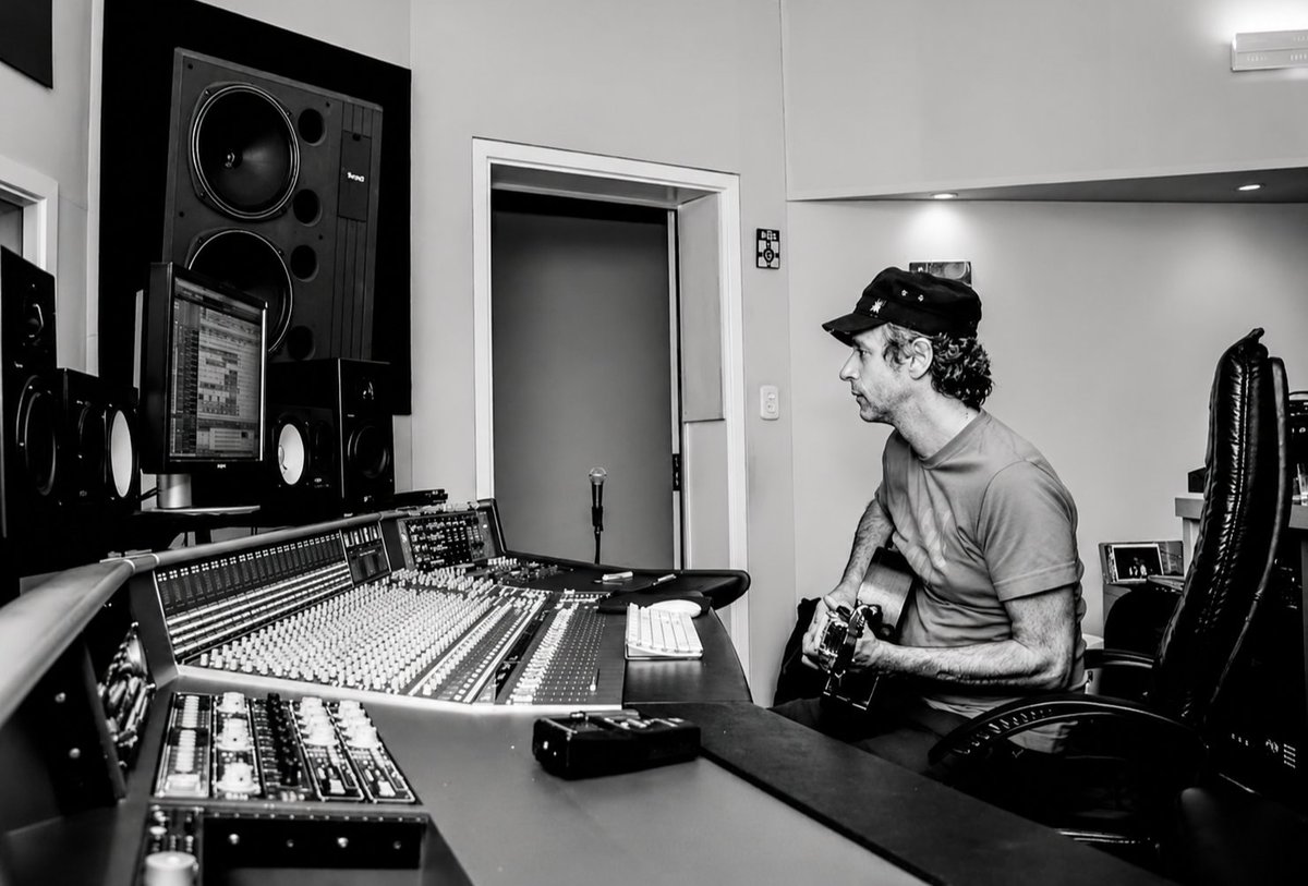 SodaStereo_Mx's tweet photo. Grabación de "Fuerza Natural"
Buenos Aires, Argentina
20 de Marzo de 2009
Foto: Germán Saez https://t.co/JRmYFe1ouY