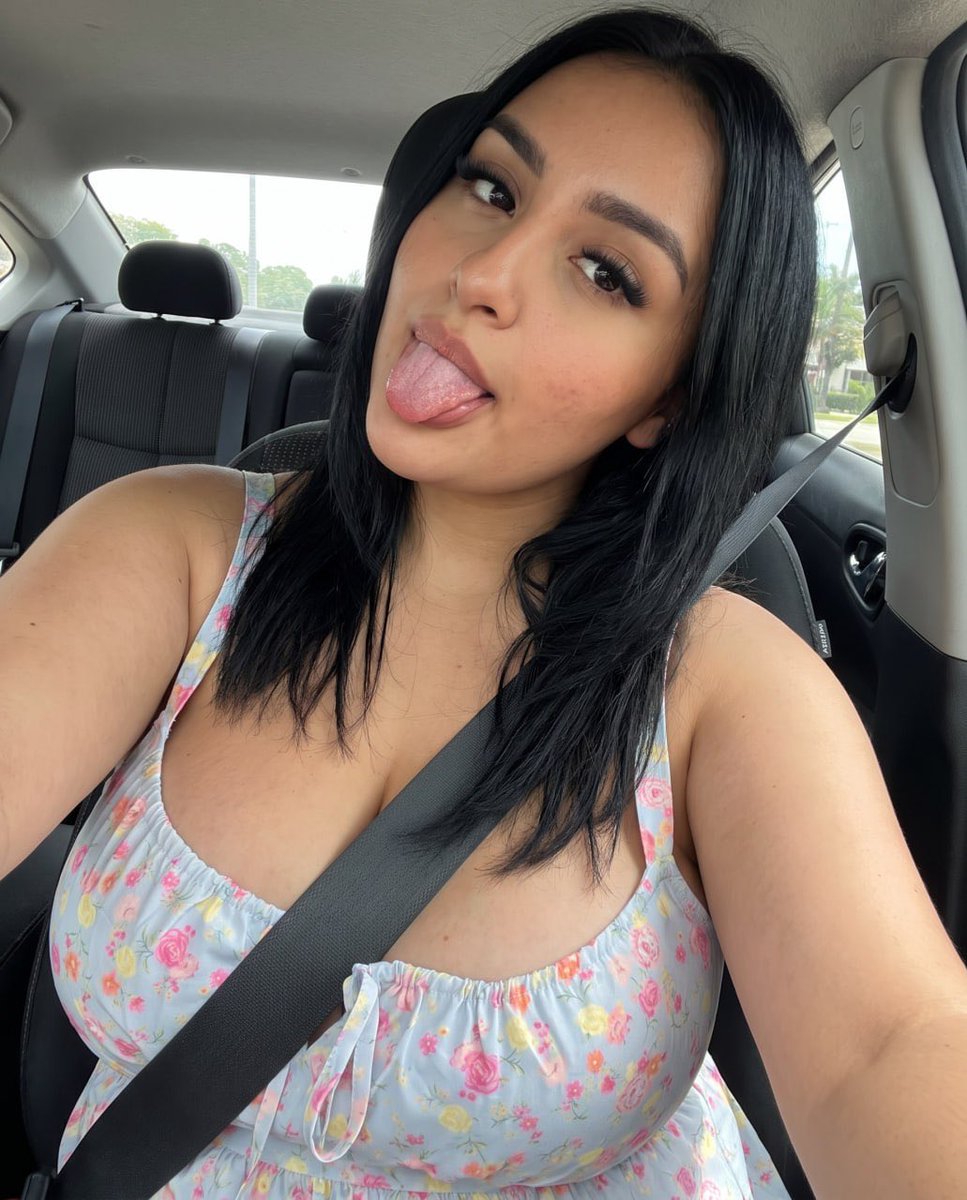 sophiarchives_'s tweet photo. would u trust me as ur driver? 😛 https://t.co/PRtPB3KRTI