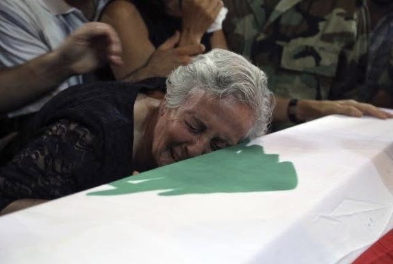 TonyOryan's tweet photo. ومن بعد ما سقاها بكل دمّو وإمو ترويها بدموعها،
وبلحظة غدر، نواب قلوبهن سودا وجوهن ذلّ، ايديهن مغطسي بالعمالة والعمولة، بشرعو العفو عن يلي دبحن، هيك أمر شَرعُن،
هيك بيمحو ذاكرة شعب،
هيك بيرضى يلي خلّفن وموّلن، 
هيك بيكترو زعرانن، 
هيك بقّلو الأوادم، 
هيك بتيبس الأرزة،
…هيك بيقتلو الوطن.