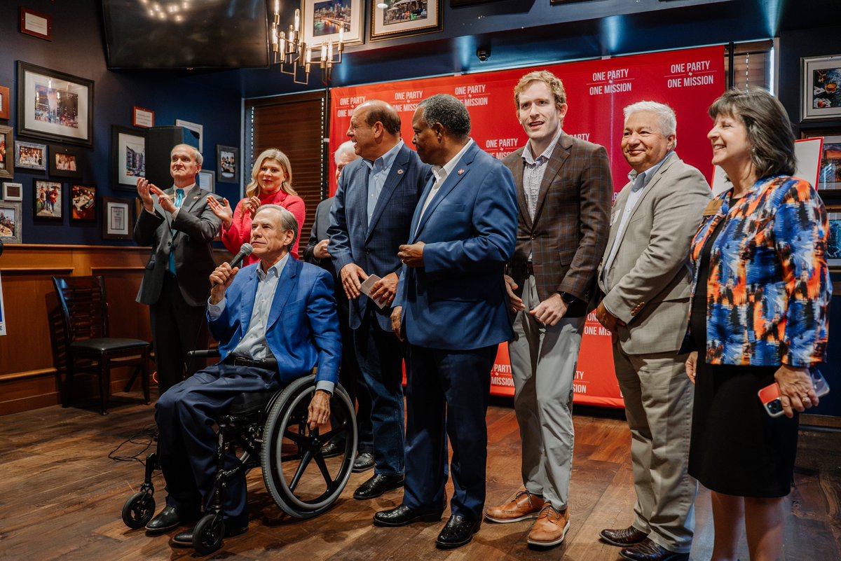 LaceyHullTx's tweet photo. I enjoyed being with the Harris County Delegation at the One Party • One Mission event supporting my campaign hosted by Governor @GregAbbott_TX and Speaker @Burrows4TX . Thank you Governor Abbott and Speaker Burrows, we so appreciate you coming to Houston! Great evening working together to keep Texas strong!