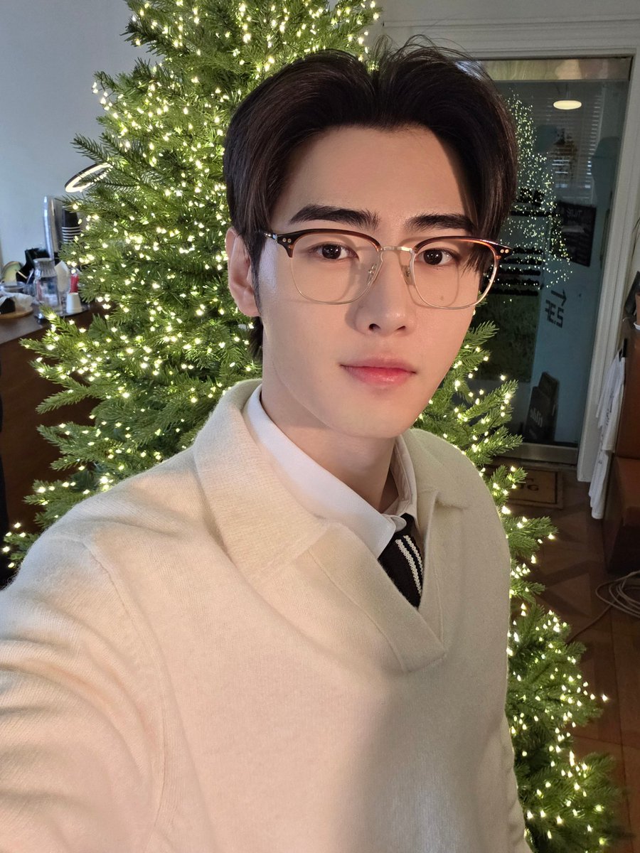 CastMelyss70489's tweet photo. Te amo corazón de melón 💖aunque luego poses como señor #EnhypenSaranghae #parksunghoon https://t.co/xoNzNVkN2v