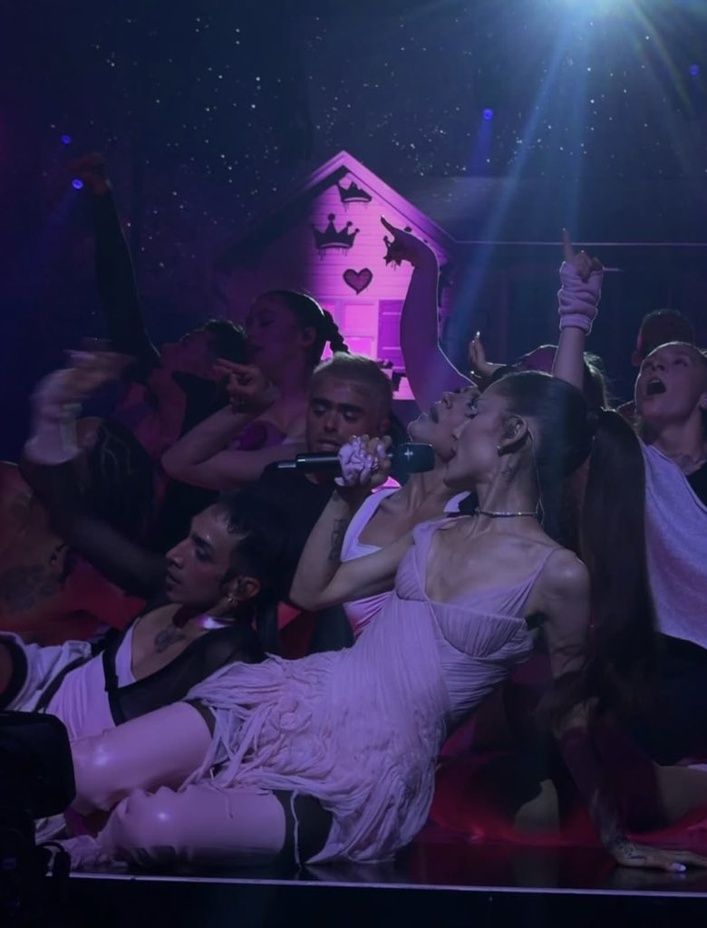 ariseternall's tweet photo. the most beautiful tour
thank you ariana ♡.˚⋆ https://t.co/8R1fxp4Akt