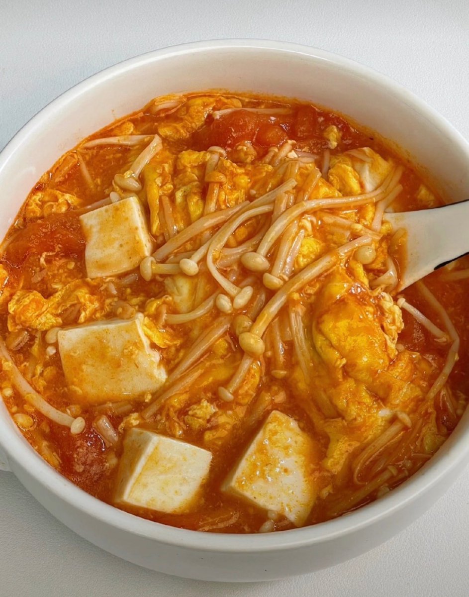 ko_gankotan's tweet photo. 私毎年夏になると『爆激辛スープ』食べたくなるんだけど、全部鍋に突っ込むだけのコレ最強‼️
具沢山でお腹いっぱいになるからダイエットにもいいし、ラー油とかチリパウダー入れると更に激辛になるから辛いの好きな人はやってみて🌶️ https://t.co/myOW16zegf