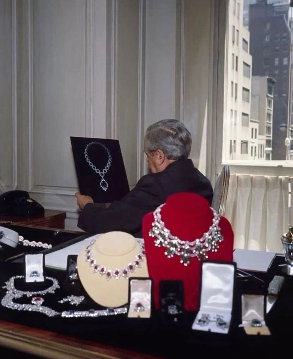 Vivi3crx's tweet photo. Harry Winston https://t.co/lAgAnXOqFW