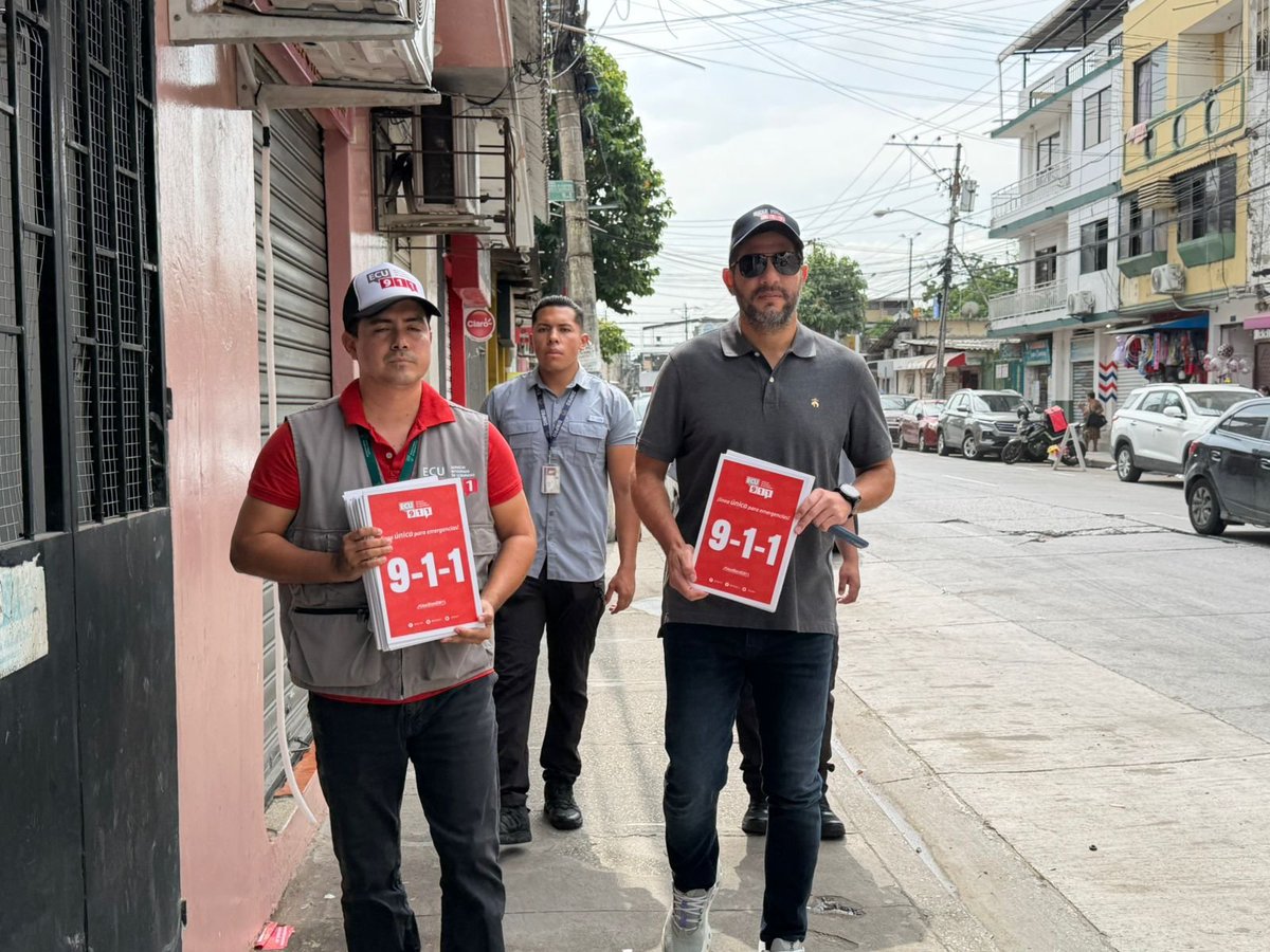 ECU911_'s tweet photo. 📍 #Guayaquil | El Director General del #ECU911, @JCPaladines, lideró una jornada de rotulación institucional en #Sauces6, recorriendo locales comerciales y establecimientos de atención al público para acercar a la ciudadanía información sobre la gestión de emergencias.

🔴 Estas acciones fortalecen la prevención y la seguridad, y permiten que la comunidad identifique espacios vinculados a la gestión de alertas ciudadanas.

📞 Recuerda: el 9-1-1 es el único canal para reportar emergencias. Usar responsablemente esta línea es parte de la corresponsabilidad ciudadana