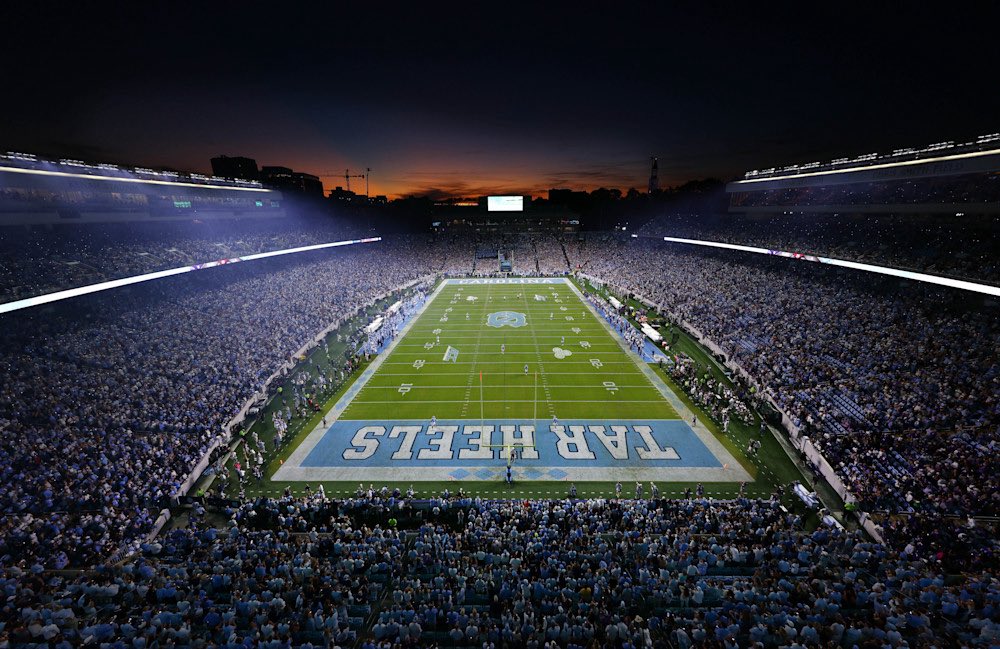 TravisRecrtzz's tweet photo. @ExpoRecruits 
The Home Of Recruiting ‼️
C/o 26,27 &amp; 29 ! If You Are Interested In Being Recruited By University of North Carolina (UNC) Please COMMENT film, RETWEET &amp; DM us. We Are Sending Over Playmakers For Evaluation Now. https://t.co/wDeLQLYAq3