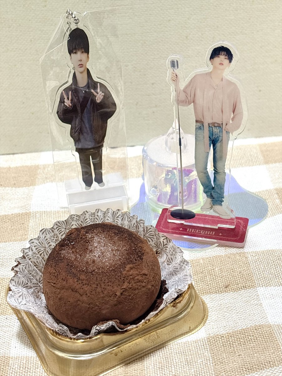 sayumin219's tweet photo. すみません出遅れました💦

美味しいもの食べて幸せでいてね！
会いたいよ！

#HAPPY_HEECHEON_DAY
#誕生ヒおめでとう https://t.co/0PtzNMEu4o