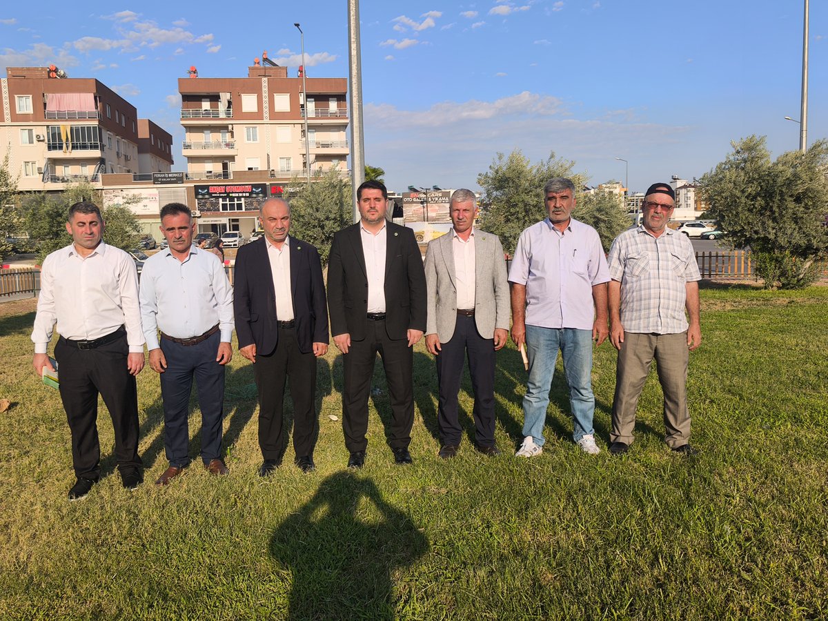 MSerifDurmaz's tweet photo. Ziyaretlerimiz kapsamında, Kepez İlçe Başkanımız ve heyetimizle birlikte Mustafa Koç Camii civarındaki esnaflarımızı ziyaret ettik.

Esnaflarımızın talep, sorun ve önerilerini dinleyerek hasbihal ettik. Bizleri samimiyetle karşılayan esnaflarımıza teşekkür ediyoruz. 
🔗https://t.co/xEz6bWbhy1