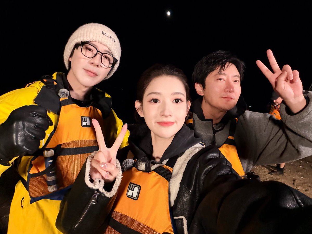 yzuwen's tweet photo. Ning-ge, oh come on… another smart person?! 😂♡ Not only are you ridiculously smart, but somehow you’re also good at everything. How is that fair?! It’s seriously making me jealous. ミ https://t.co/SkqmiizSBW
