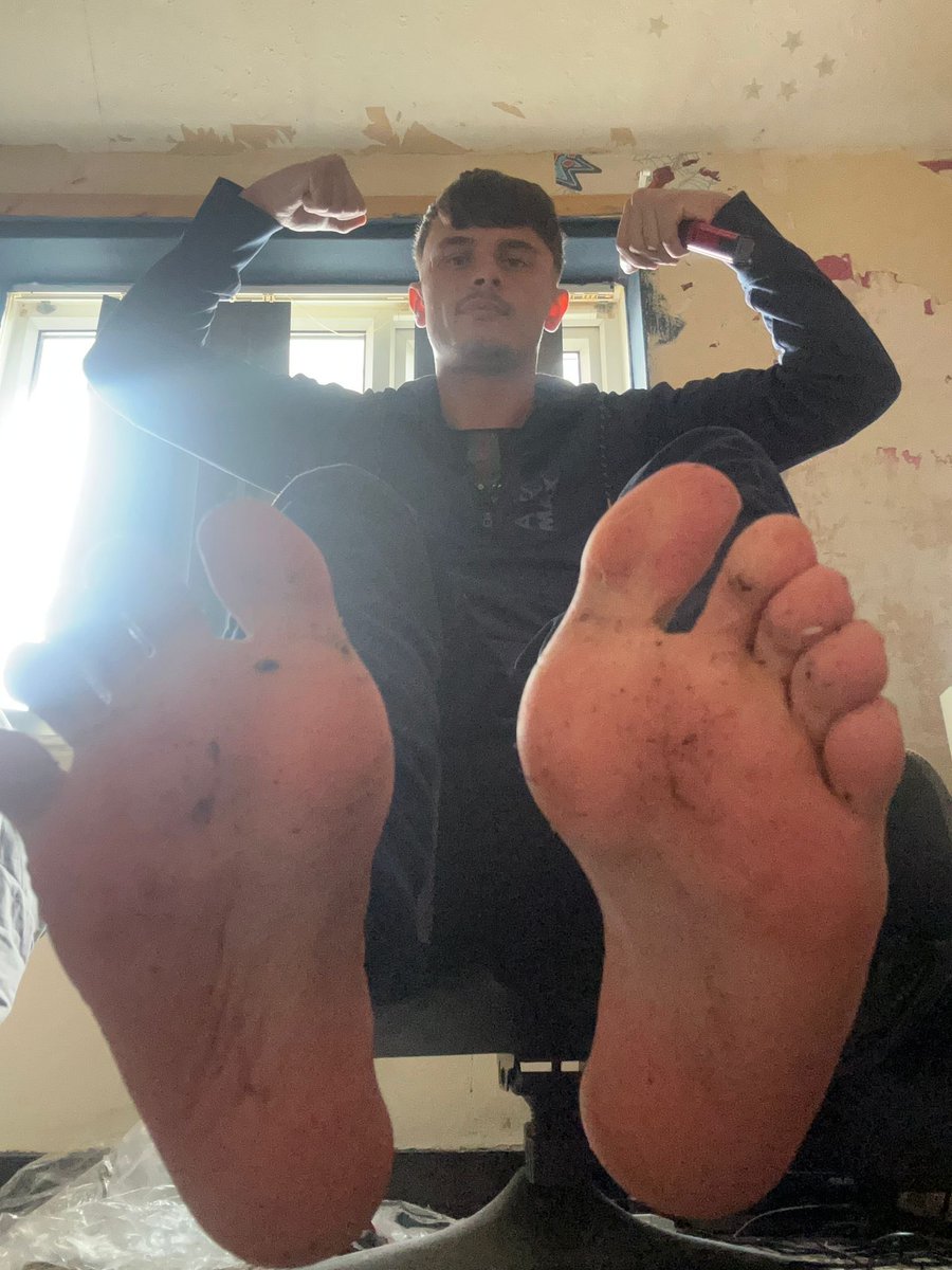 alphanaylor's tweet photo. RT if you’d lick all the lint off these feet 🤣🫣 https://t.co/q6JUtRUxEA