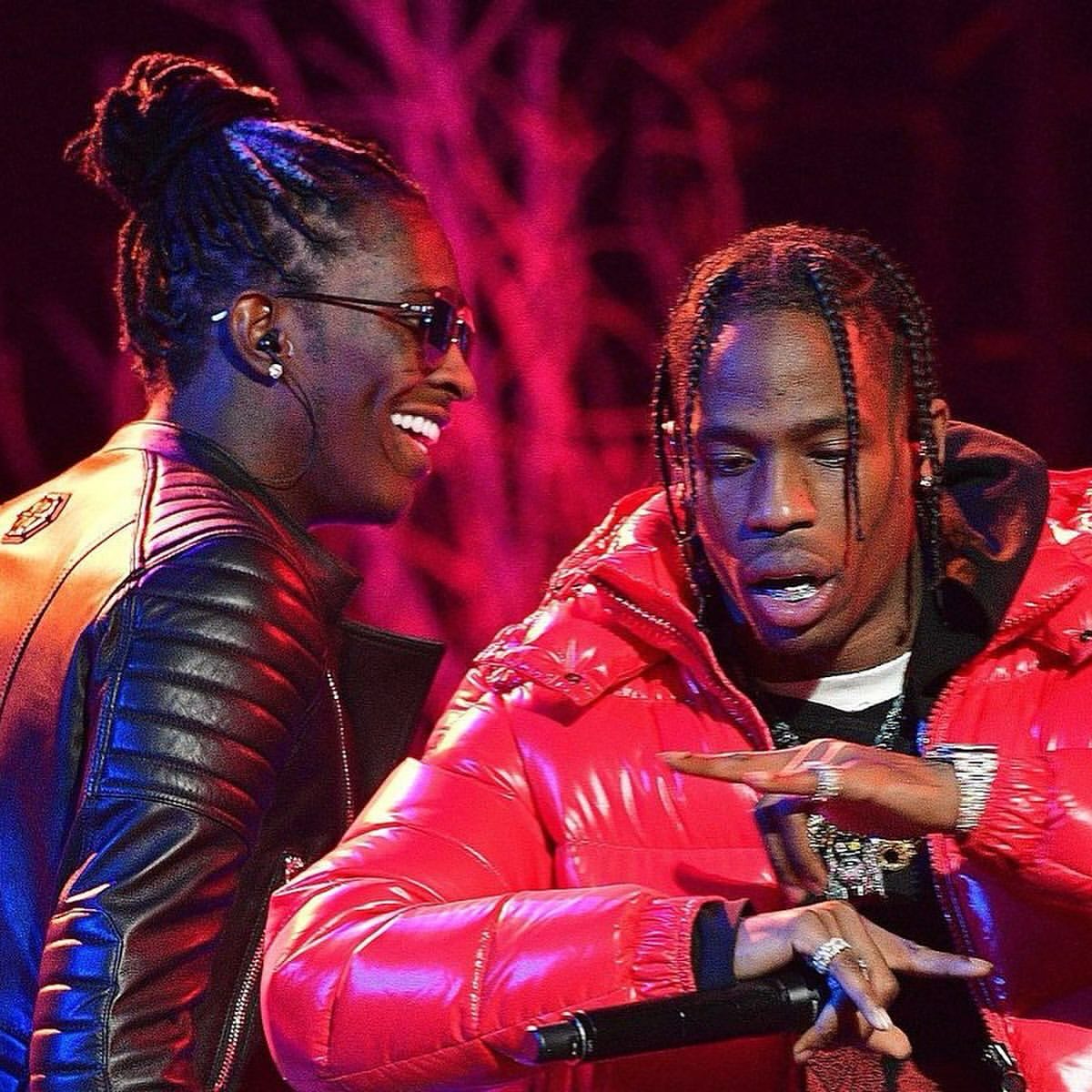 rapertuarcom's tweet photo. İddialara göre Yeat, Travis Scott'ın isteğiyle Young Thug'ın albümündeki Eaters şarkısından çıkartıldı.

Travis Scott, özellikle de eski sevgilisi Kylie Jenner’la düet yaptığı için Yeat’ten pek hoşlanmıyor ve Young Thug’a “Ya Yeat’i o şarkıdan çıkar ya da ben çıkarım.” şeklinde bir ültimatom veriyor. Young Thug da eski dostu Travis’i bu konuda kırmıyor.