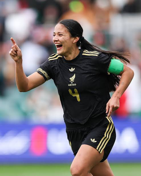 mundopelotanet's tweet photo. 🇲🇽🏴󠁧󠁢󠁥󠁮󠁧󠁿 Rebeca Bernal tendría programado PARA HOY su reconocimiento médico con el Manchester United Women.

La llegada de la defensora mexicana a las 'Red Devils' estaría encaminada.

Vía @JacobsBen https://t.co/wBkWPO0XkJ
