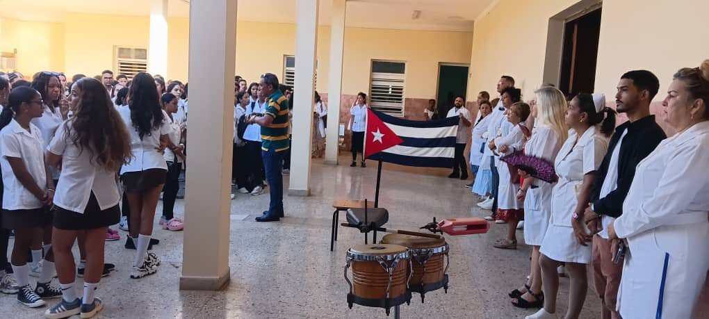 tdad_comunica's tweet photo. Acto en el pediátrico por el comienzo del nuevo curso escolar con los estudiantes y recien graduados,donde partisiparon los miembros del consejo de dirección de la DGS, licenciados,masters y profesores de Salud👨🏻‍⚕️ https://t.co/o4g52lgF4F