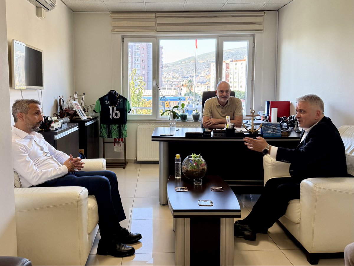 ayhan_salman's tweet photo. 📍 Gemlik 
27. Dönem AK Parti Bursa Milletvekilimiz Sn. Zafer Işık’ı, Gemlik İlçe Başkanımız Sn. Mehmet Taşar ve Yönetim Kurulu Üyelerimizle birlikte ziyaret ettik. https://t.co/hsX3MHHIUQ