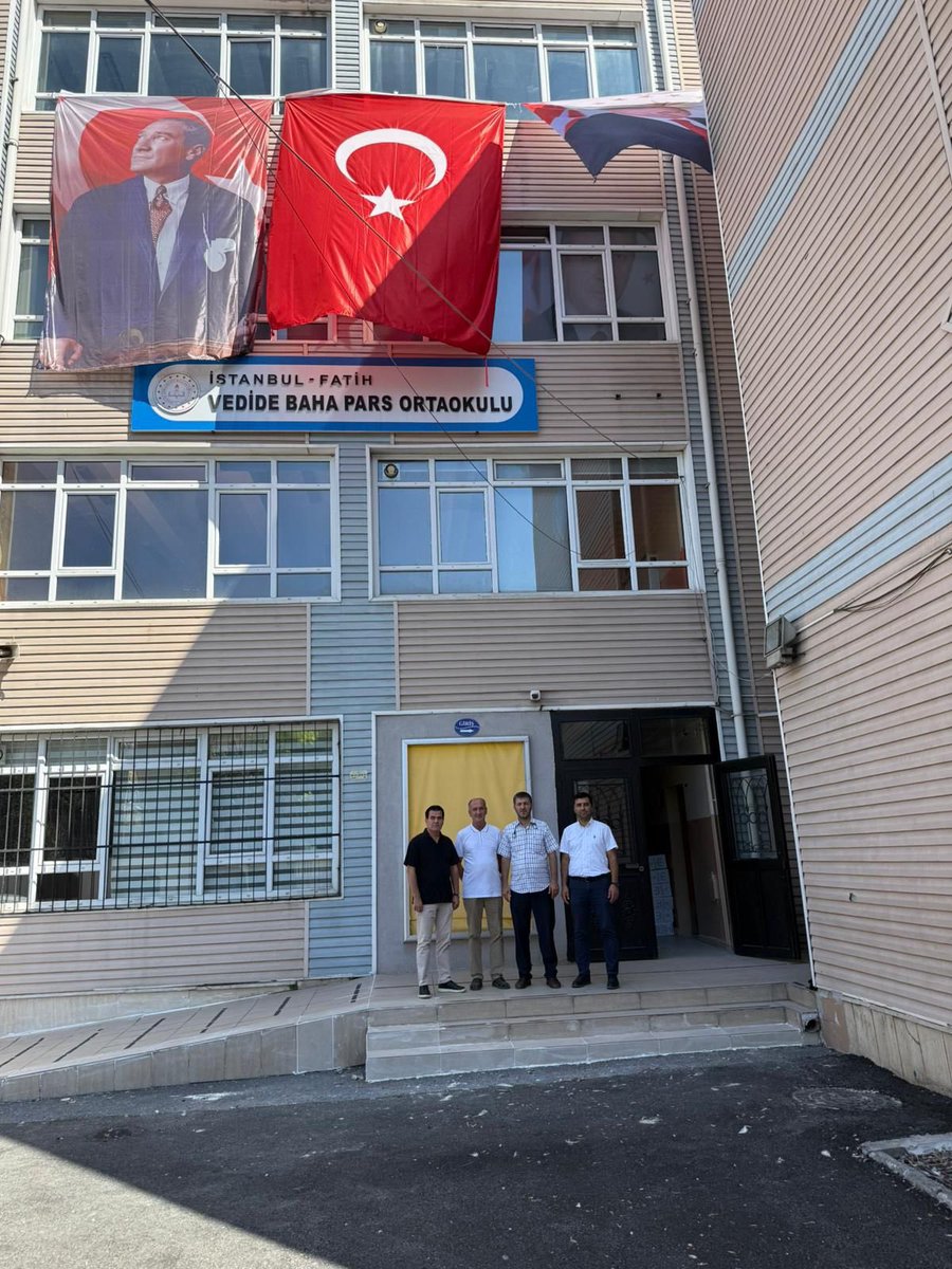ebsfatih's tweet photo. Ebs Fatih İlçe teşkilatı olarak,ilçemizde görevlerine yeni başlayan Gençosman İlkokulu Müdürü İlhan SALTAN, Vedide Baha Pars Ortaokulu Müdürü Ahmet Mahir DELİYUSUF ve Ahmet Rasim Anadolu Lisesi Müdürü Osman KILAVUZ’ u ziyaret ederek hayırlı olsun temennisinde bulunduk. https://t.co/Mp49uYHBaN