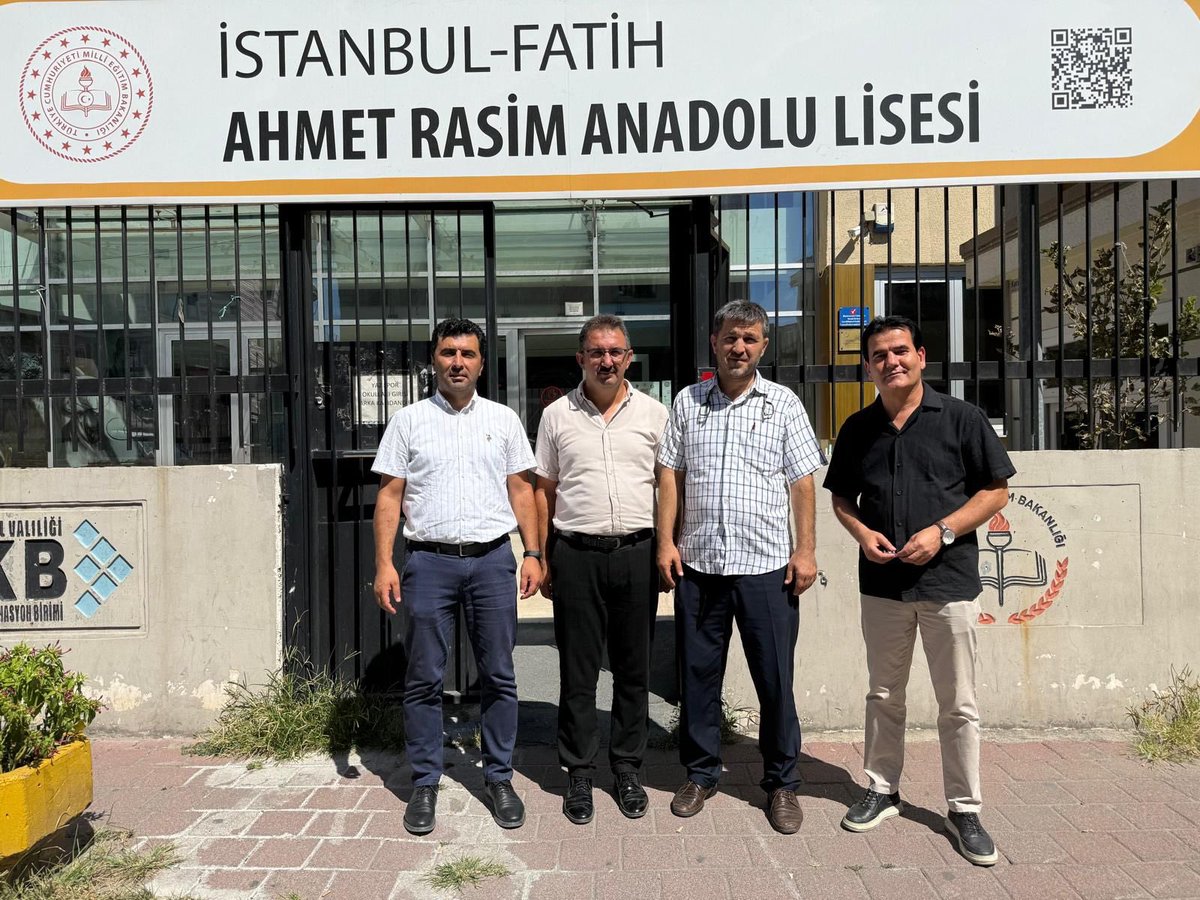 ebsfatih's tweet photo. Ebs Fatih İlçe teşkilatı olarak,ilçemizde görevlerine yeni başlayan Gençosman İlkokulu Müdürü İlhan SALTAN, Vedide Baha Pars Ortaokulu Müdürü Ahmet Mahir DELİYUSUF ve Ahmet Rasim Anadolu Lisesi Müdürü Osman KILAVUZ’ u ziyaret ederek hayırlı olsun temennisinde bulunduk. https://t.co/Mp49uYHBaN