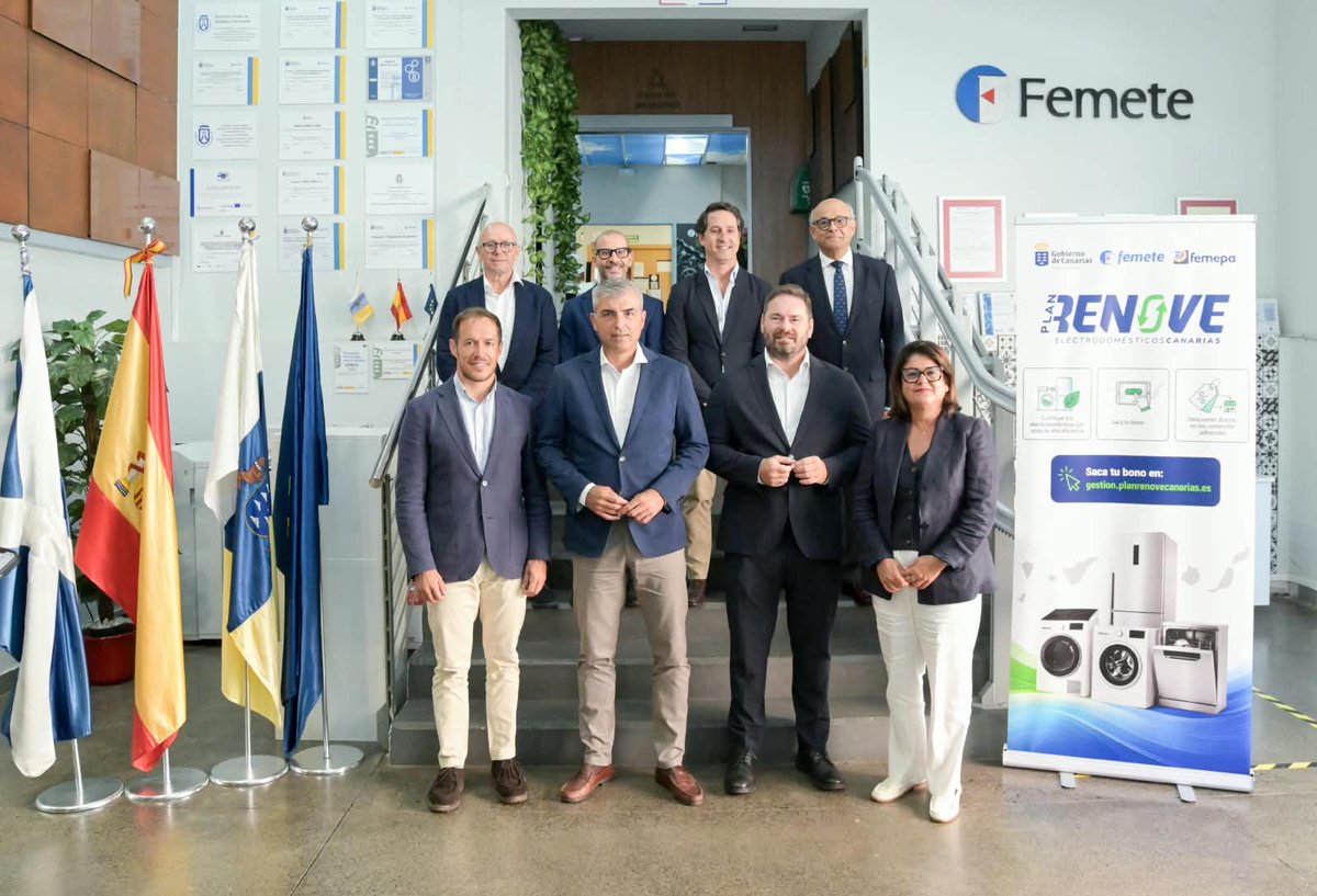 VicepresiCan's tweet photo. El vicepresidente del Gobierno de Canarias, @MDominguez_Glez , participó hoy en la presentación del Plan Renove de Electrodomésticos, que destina 2 millones de euros a facilitar la renovación de aparatos por otros más eficientes. (+) https://t.co/FcZ0SYyDtk
