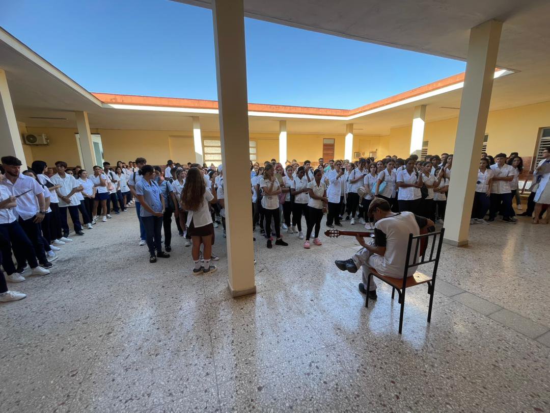 tdad_comunica's tweet photo. Acto en el pediátrico por el comienzo del nuevo curso escolar con los estudiantes y recien graduados,donde partisiparon los miembros del consejo de dirección de la DGS, licenciados,masters y profesores de Salud👨🏻‍⚕️ https://t.co/o4g52lgF4F