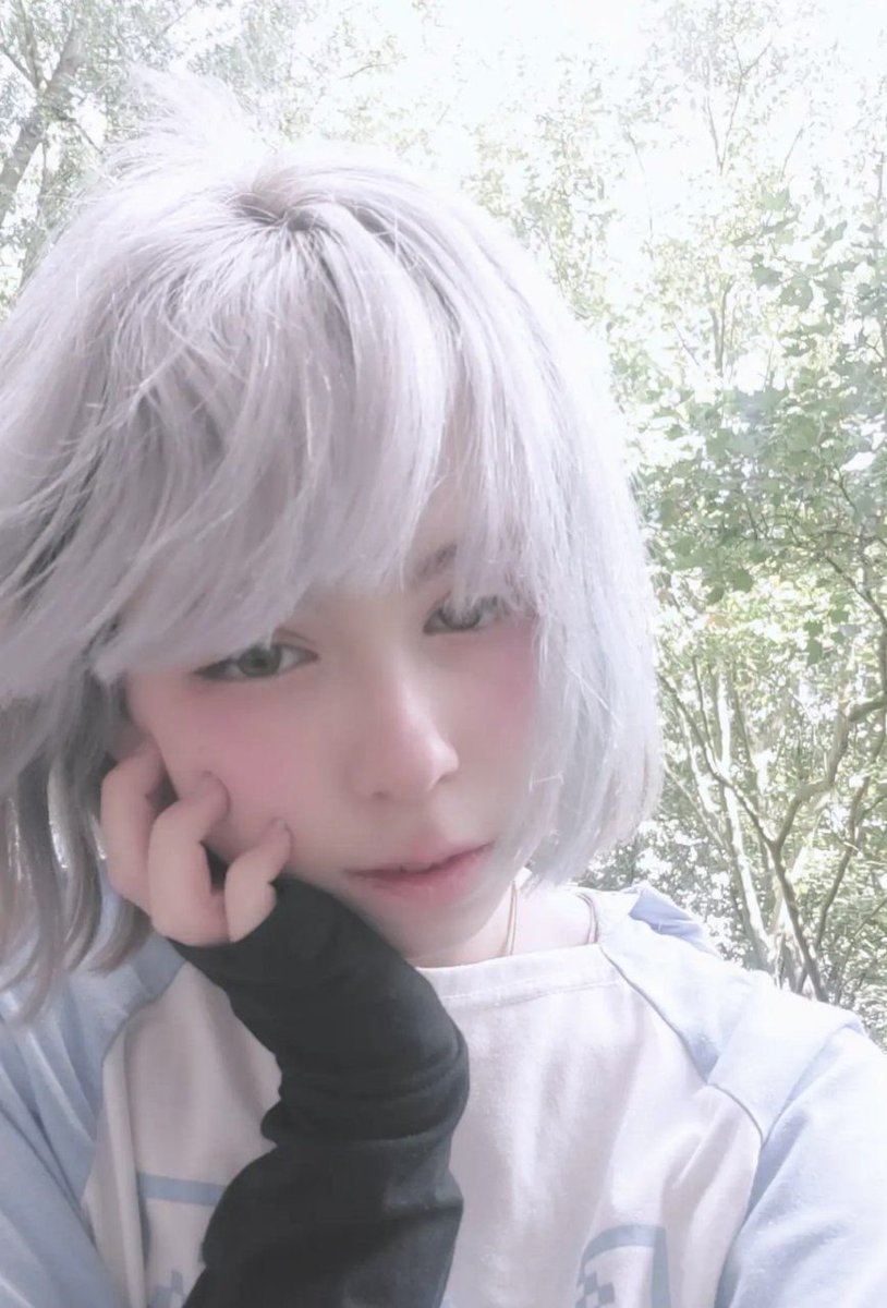 rentenshin's tweet photo. W new haircut ! Still not styled as himecut... And the colour's depends on lightning (bright = white, mid = Grey with blue) https://t.co/JZzM3VL8pU