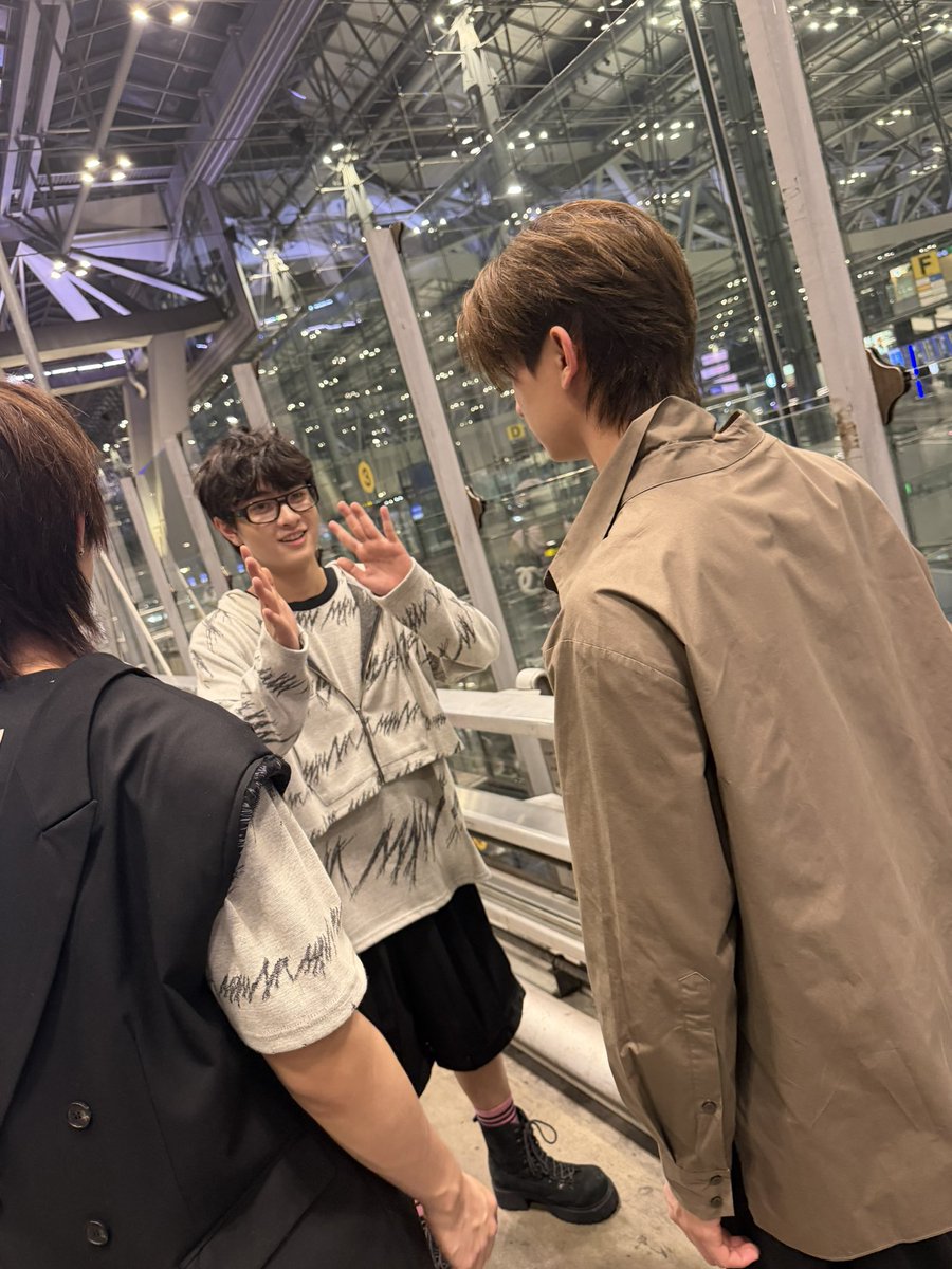 nakanisnakan's tweet photo. รอติดตามคอนเทนจากมักเน่ด้วยนะ 😎

THOMAS KONG TO SEOUL
#THOMASKONGWITHMMAM

WAVE TO SEOUL
#WAVEWITHMMAM https://t.co/eCVlkiqdD8