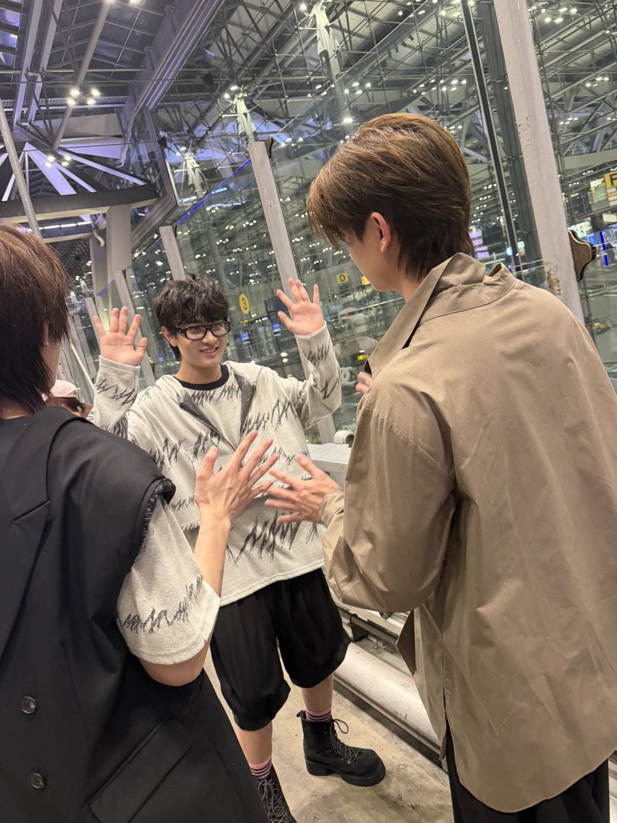 nakanisnakan's tweet photo. รอติดตามคอนเทนจากมักเน่ด้วยนะ 😎

THOMAS KONG TO SEOUL
#THOMASKONGWITHMMAM

WAVE TO SEOUL
#WAVEWITHMMAM https://t.co/eCVlkiqdD8