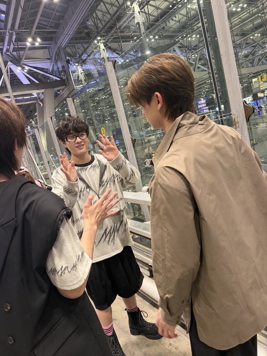 nakanisnakan's tweet photo. รอติดตามคอนเทนจากมักเน่ด้วยนะ 😎

THOMAS KONG TO SEOUL
#THOMASKONGWITHMMAM

WAVE TO SEOUL
#WAVEWITHMMAM https://t.co/eCVlkiqdD8